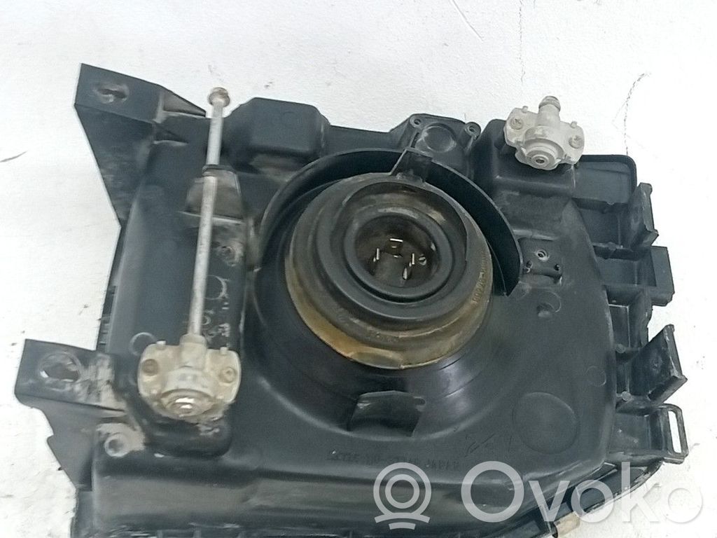 Phare frontale   MB831068