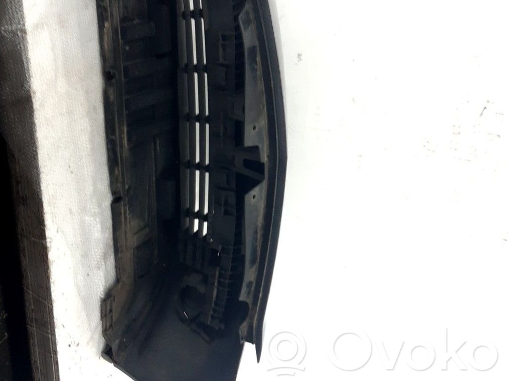 Renault Clio III Parachoques delantero 