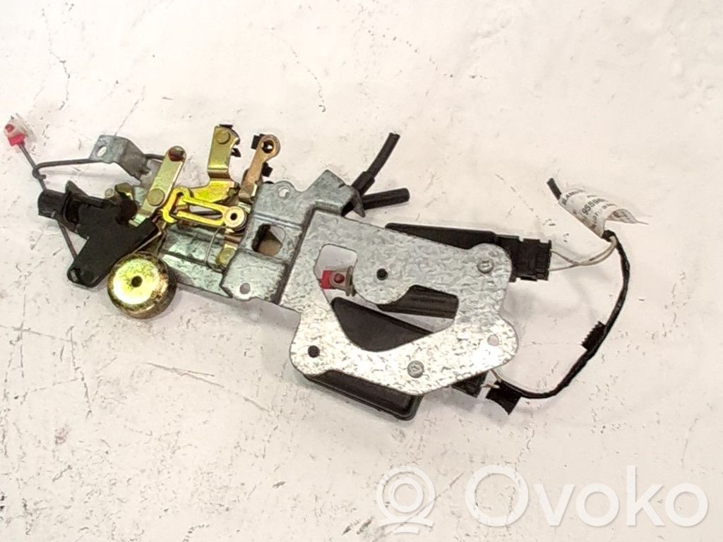 Rear door lock   9138C6