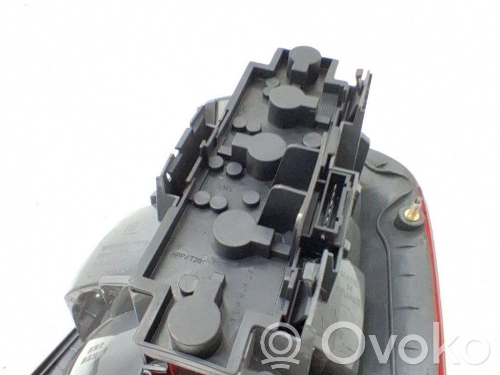 Lámpara de faros/luces traseros   1U6945111A