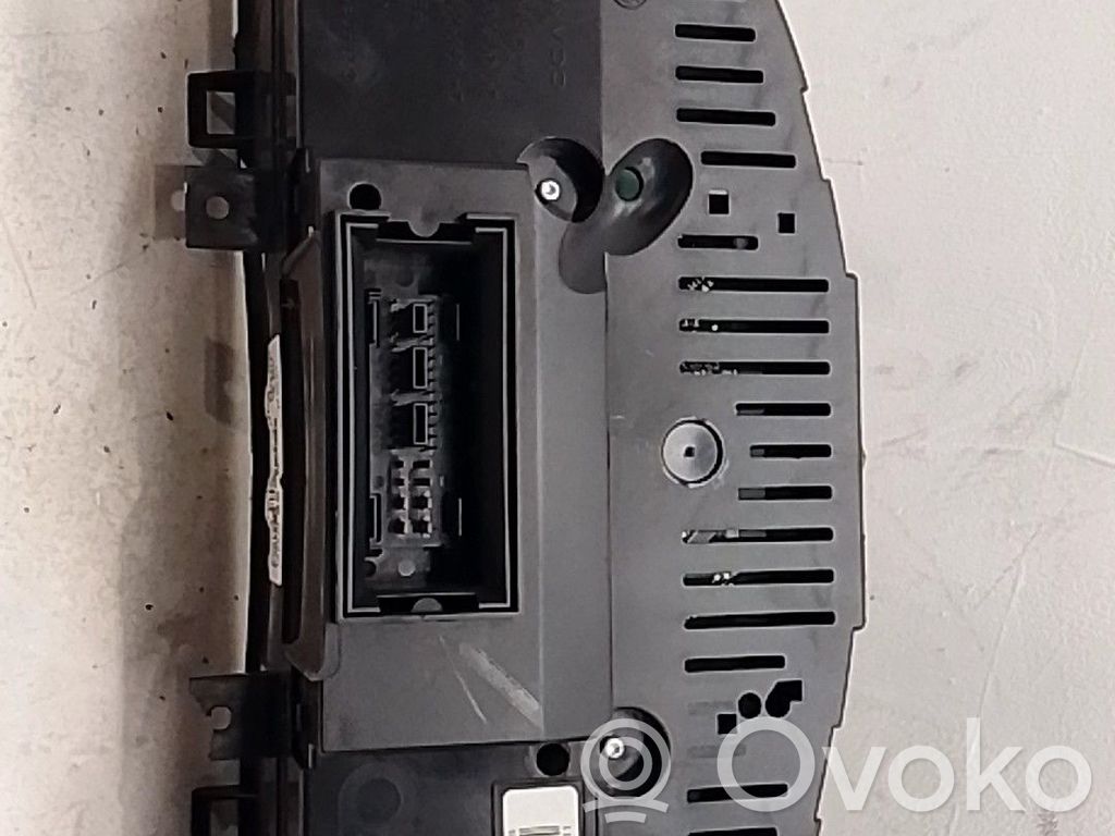 Volkswagen Golf V Vitezometru (grup de instrumente) 