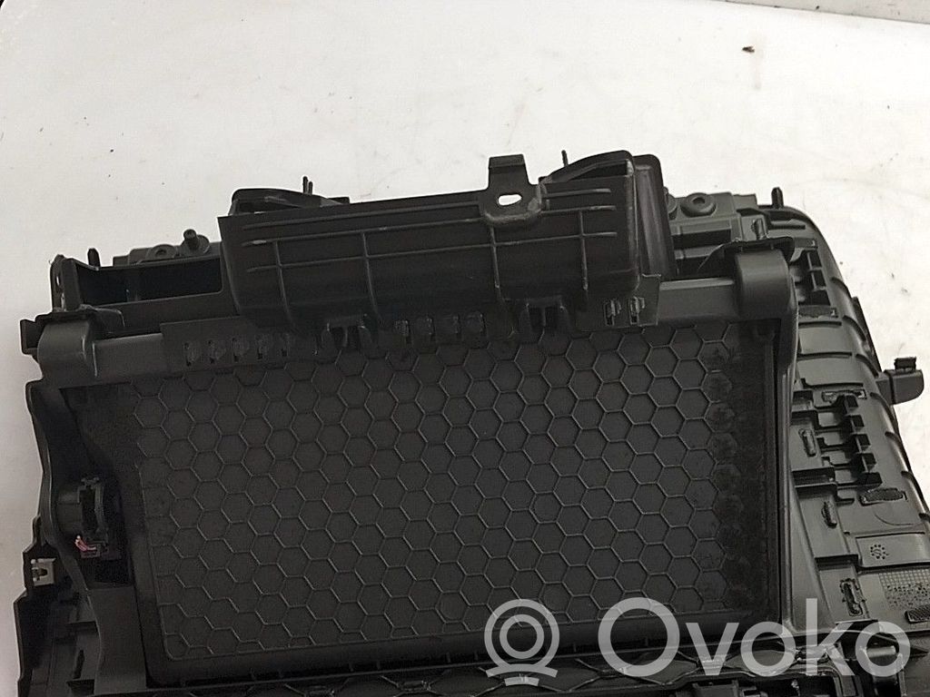 Guantera   5G1857114G82V