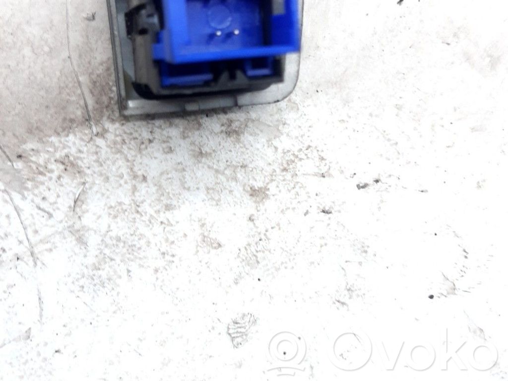 Peugeot 208 II Interruttore luci di emergenza 