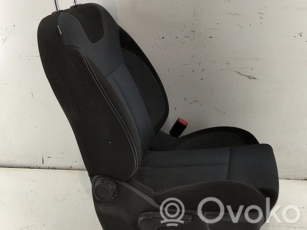Citroen C4 II Etumatkustajan istuin 