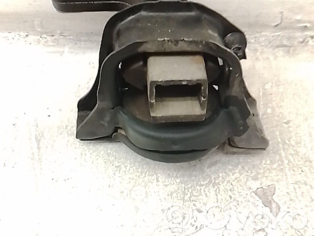 Engine mount bracket   1807HF