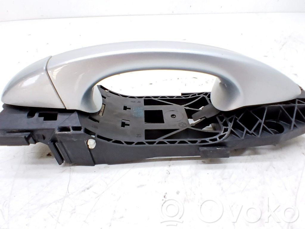 Manecilla externa puerta trasera   5G0837206NGRU