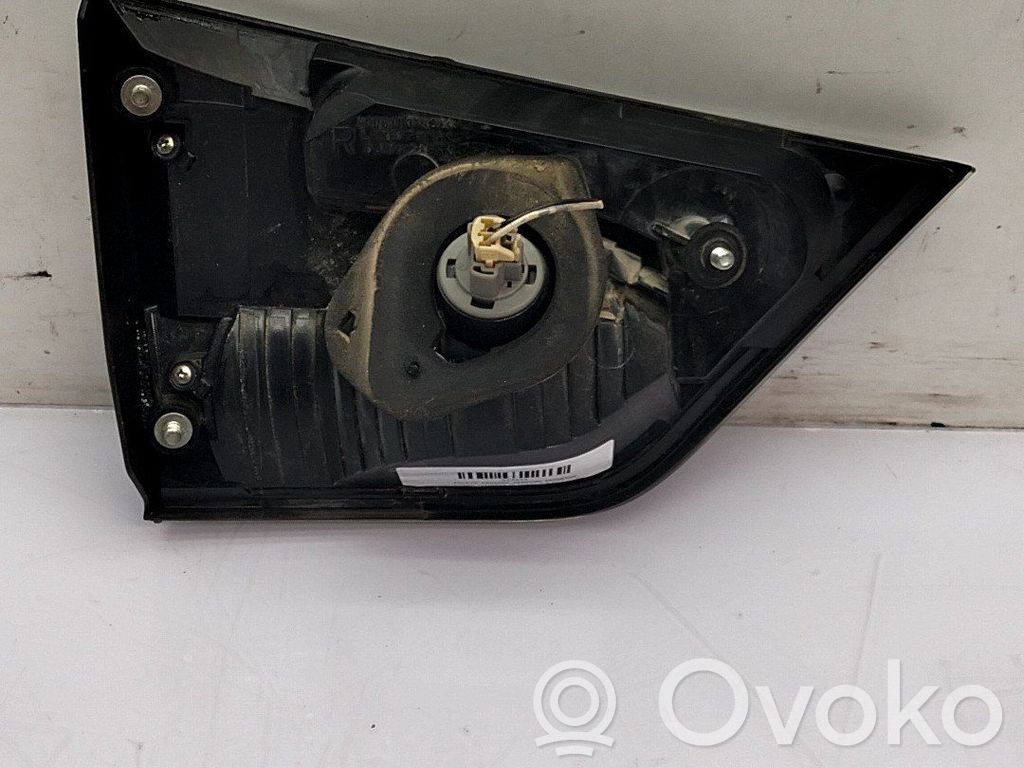 Bec lampă spate   8331A006