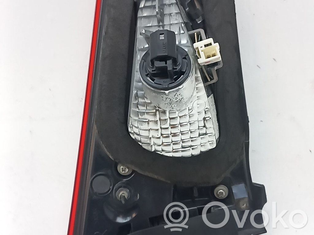 Lámpara de faros/luces traseros   BJT7513F0A