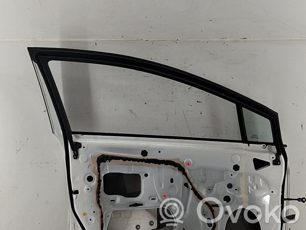 Toyota Avensis T270 Drzwi przednie 