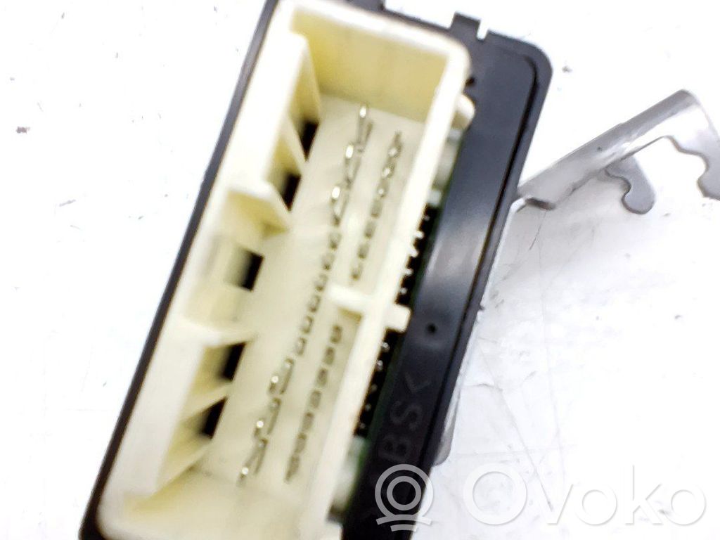 Toyota Land Cruiser (J150) Modulo di controllo del corpo centrale