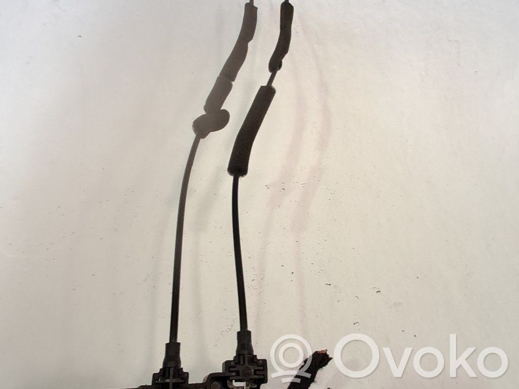 Chevrolet Captiva Front door lock 
