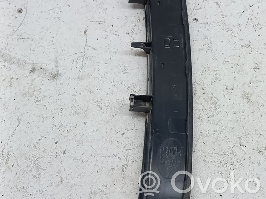 Kolmas/lisäjarruvalo   LR085686