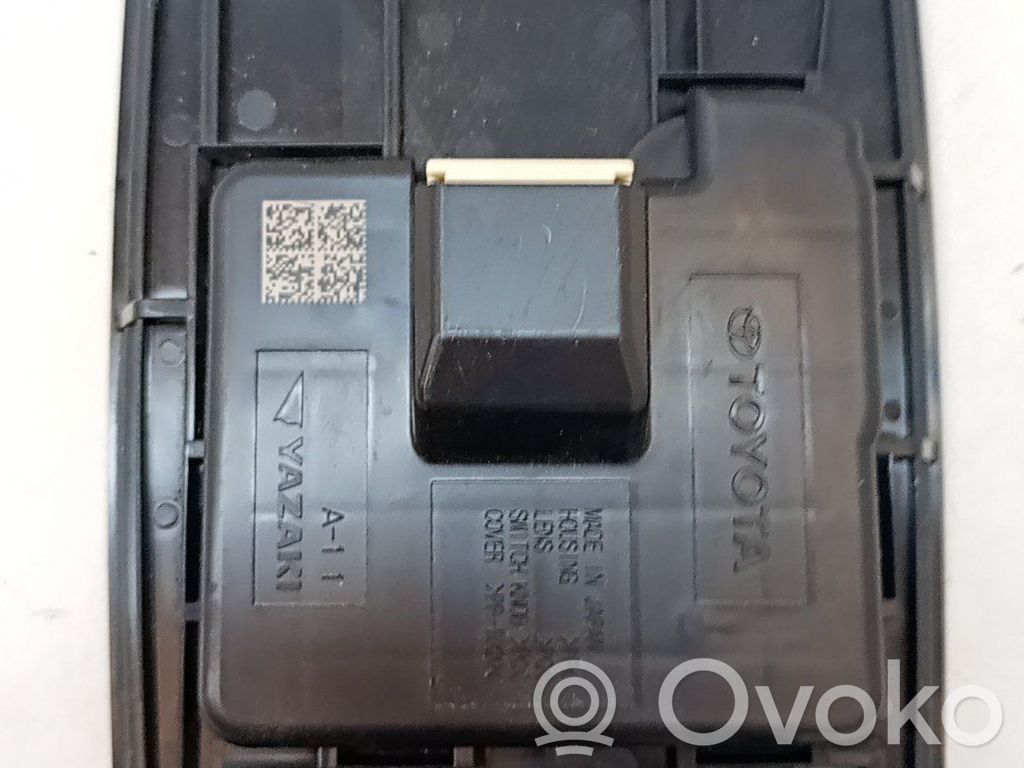 Toyota RAV 4 (XA40) Headlining lighting console trim 