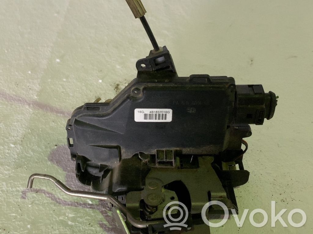 Audi A6 S6 C5 4B Încuietoare ușă spate 