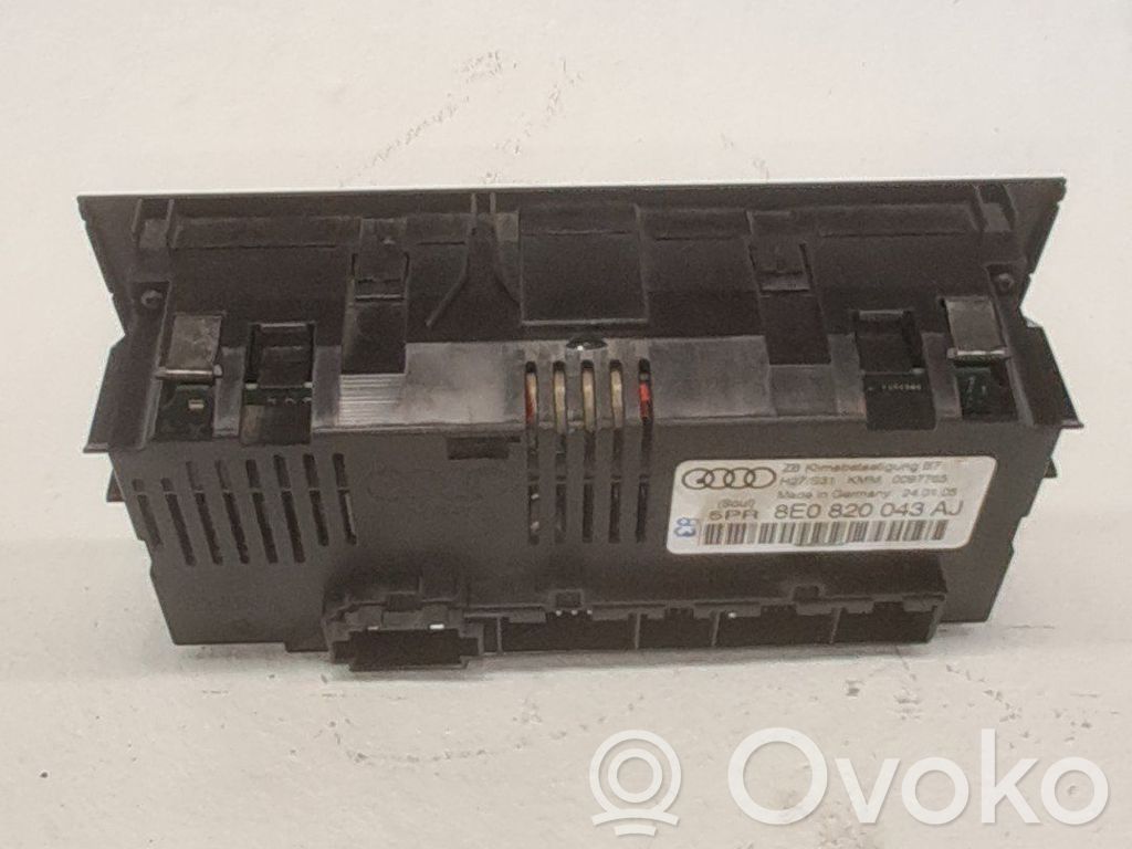 Audi A4 S4 B6 8E 8H Panel klimatyzacji