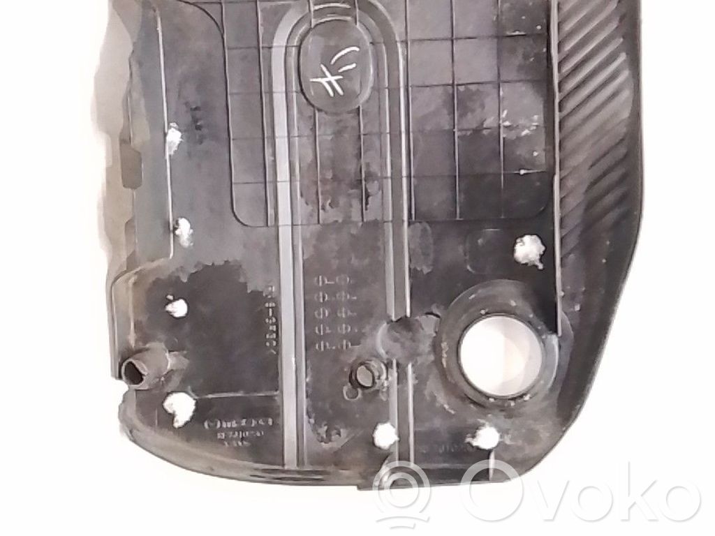 Cubierta del motor (embellecedor)   RF7J10230