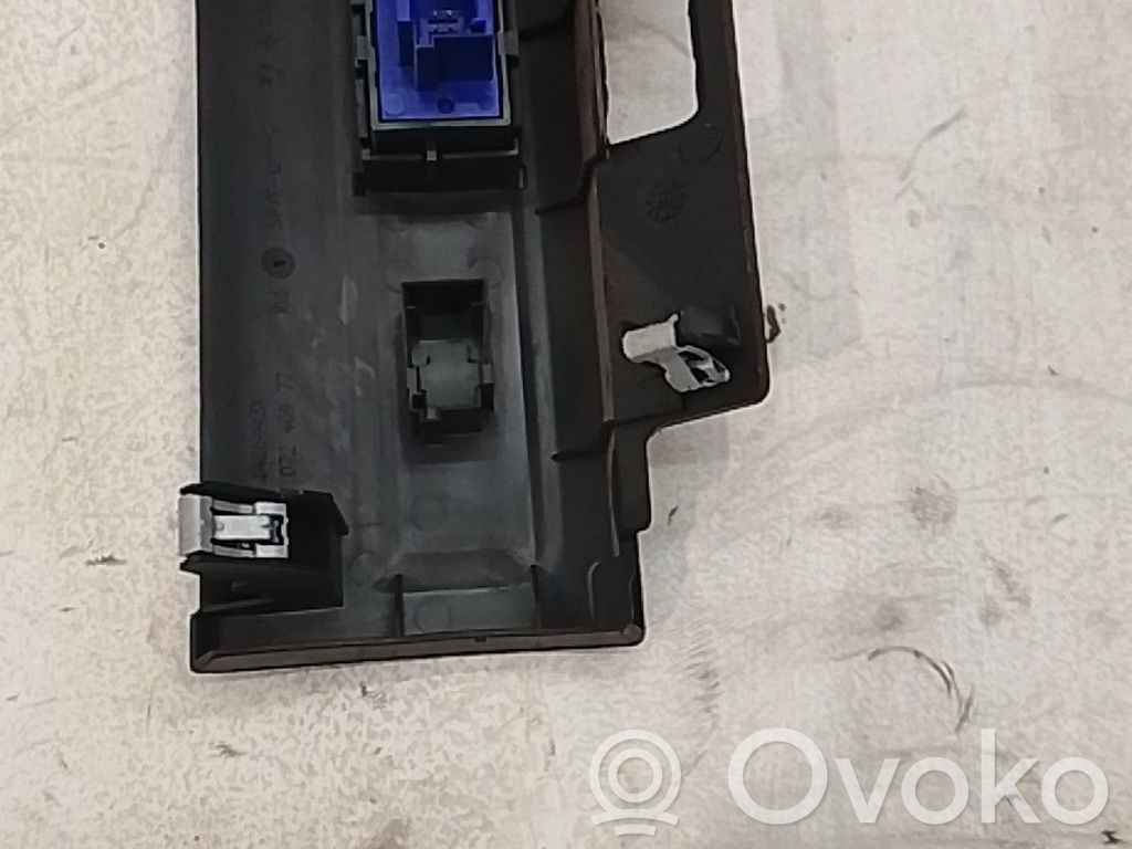 Boutons / interrupteurs volant   98033305ZD