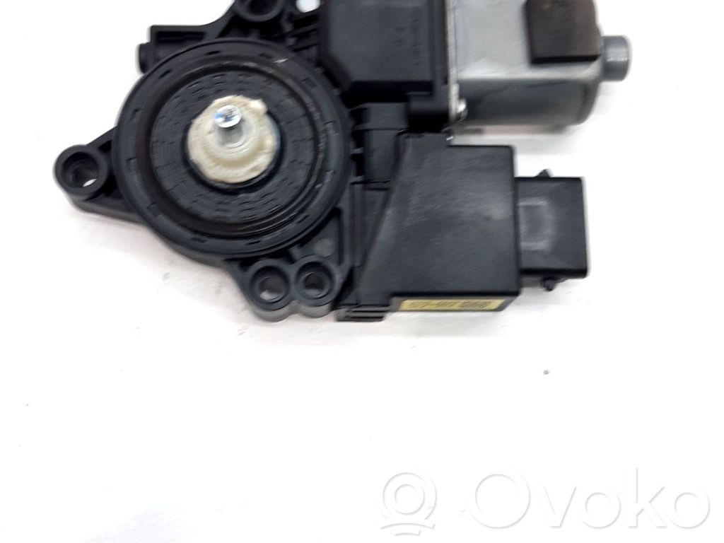 Motor del regulador de la ventanilla de la puerta delantera   82460A2710