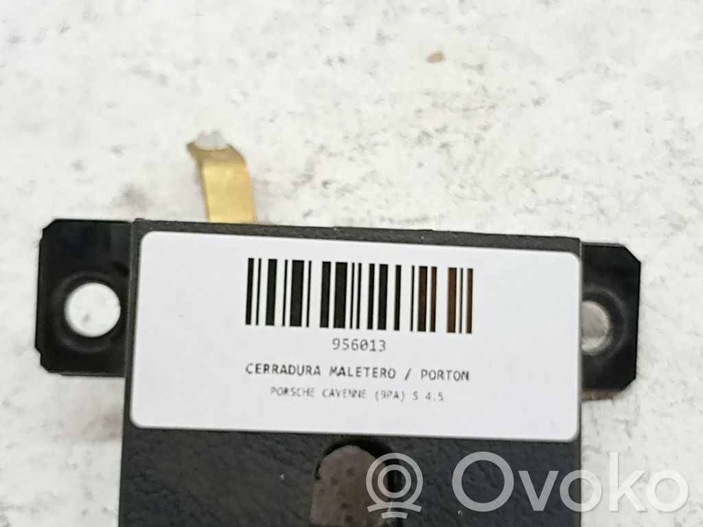 Tailgate lock latch   7L5827505B