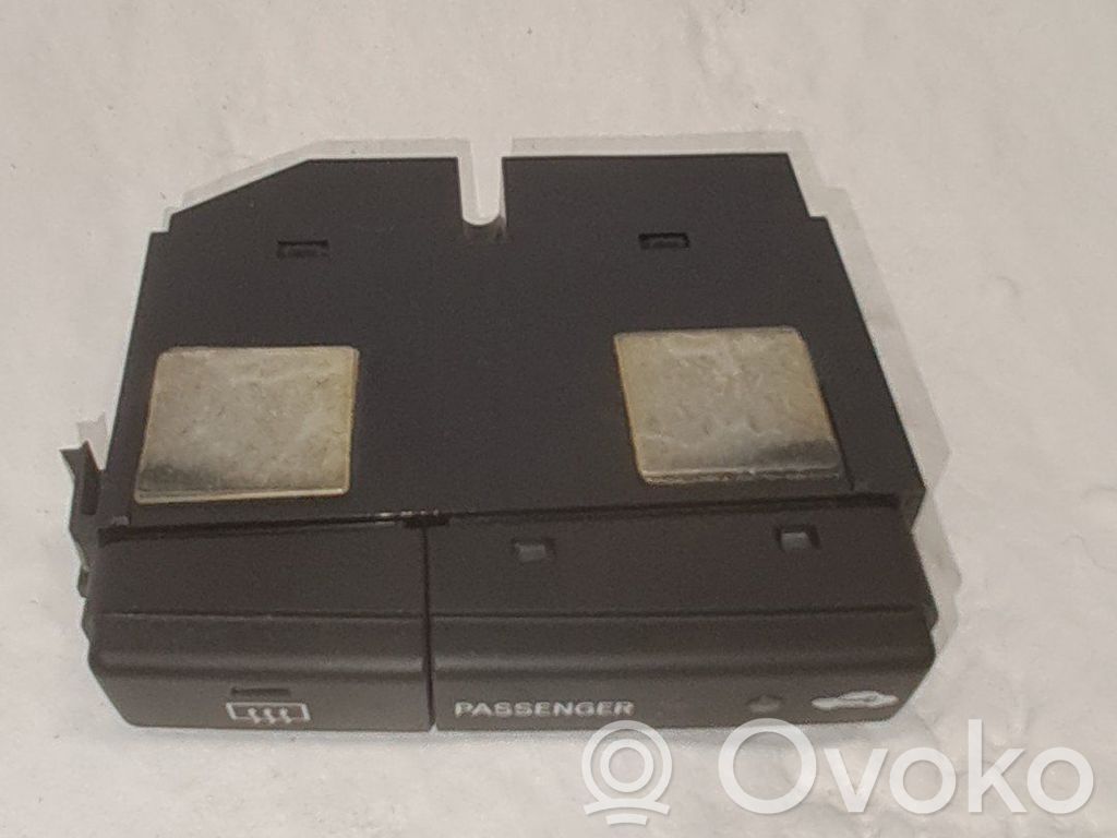 Toyota Avensis T270 Boutons / interrupteurs volant 