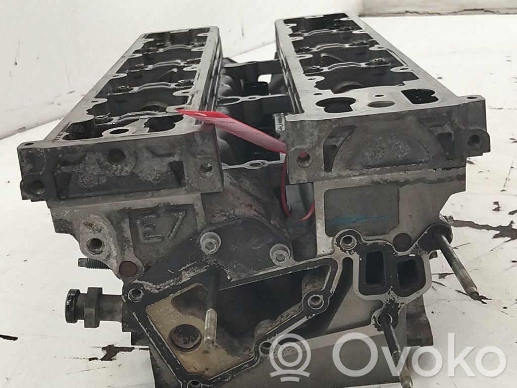 Engine head   0200Z4