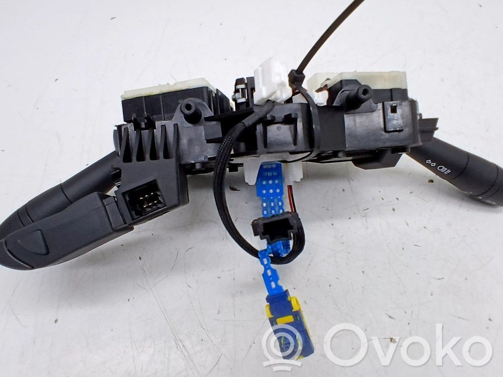 Renault Twingo III Boutons / interrupteurs volant
