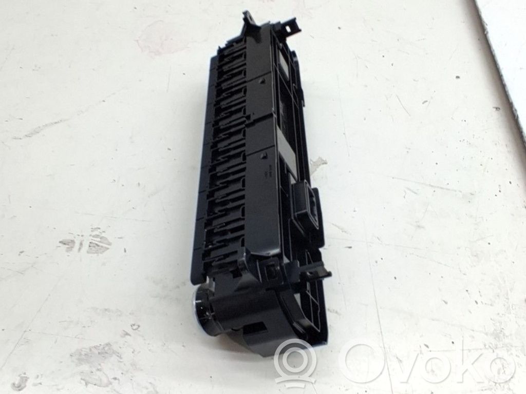 Toyota Yaris Cross Panel klimatyzacji 