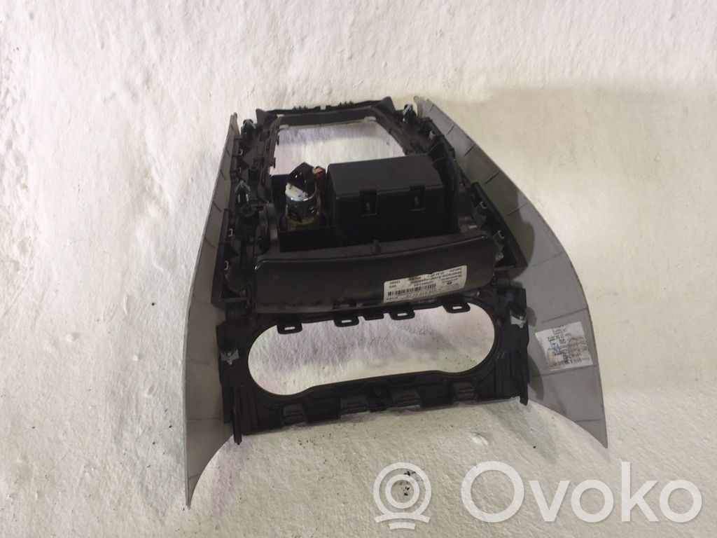 Mercedes-Benz B W246 W242 Verkleidung des Armaturenbretts 