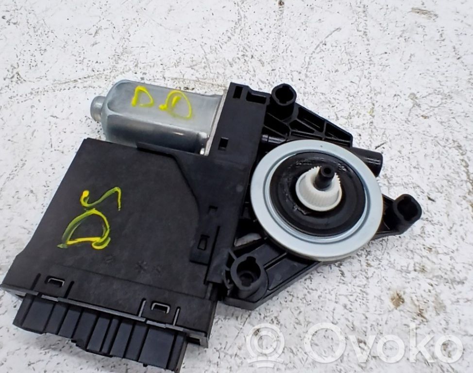Lynk & co 01 Motor del regulador de la ventanilla de la puerta delantera 