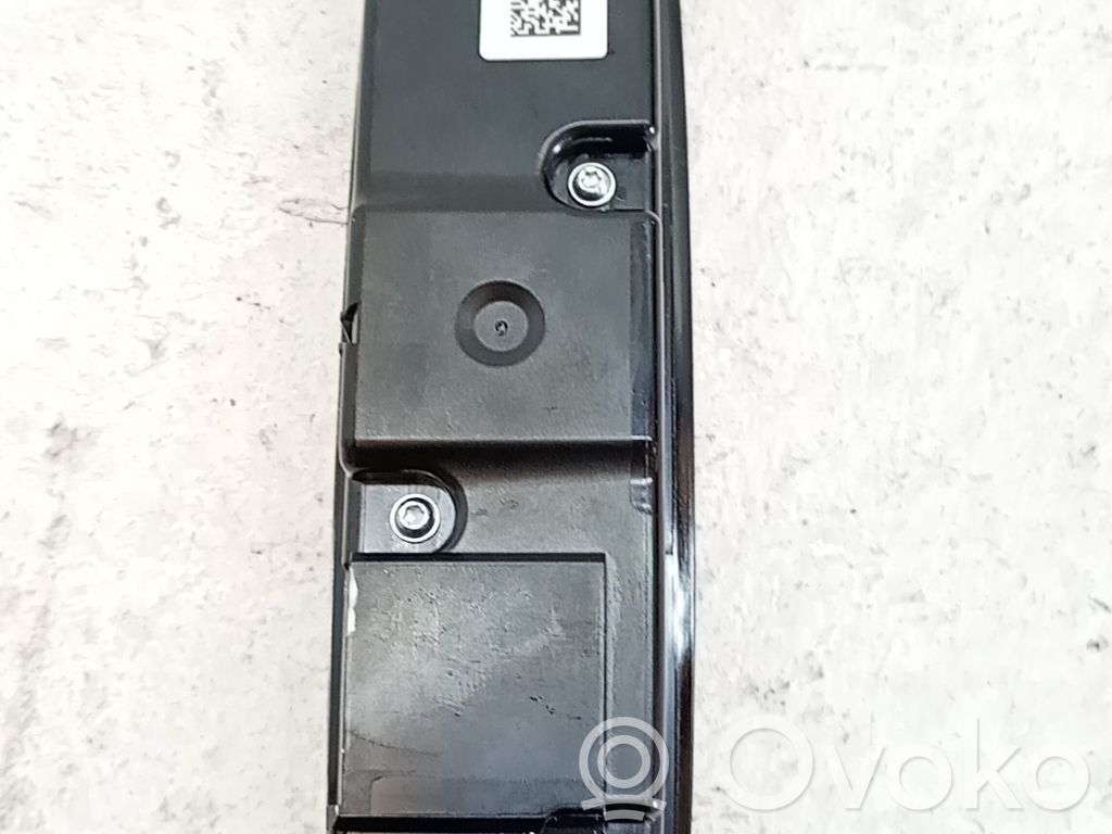 Tesla Model 3 Kattokonsolin valaisinyksikön koristelista