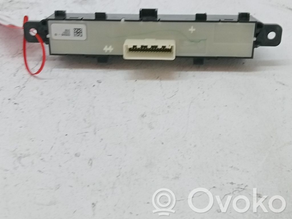 Dacia Sandero Interruttore luci di emergenza 