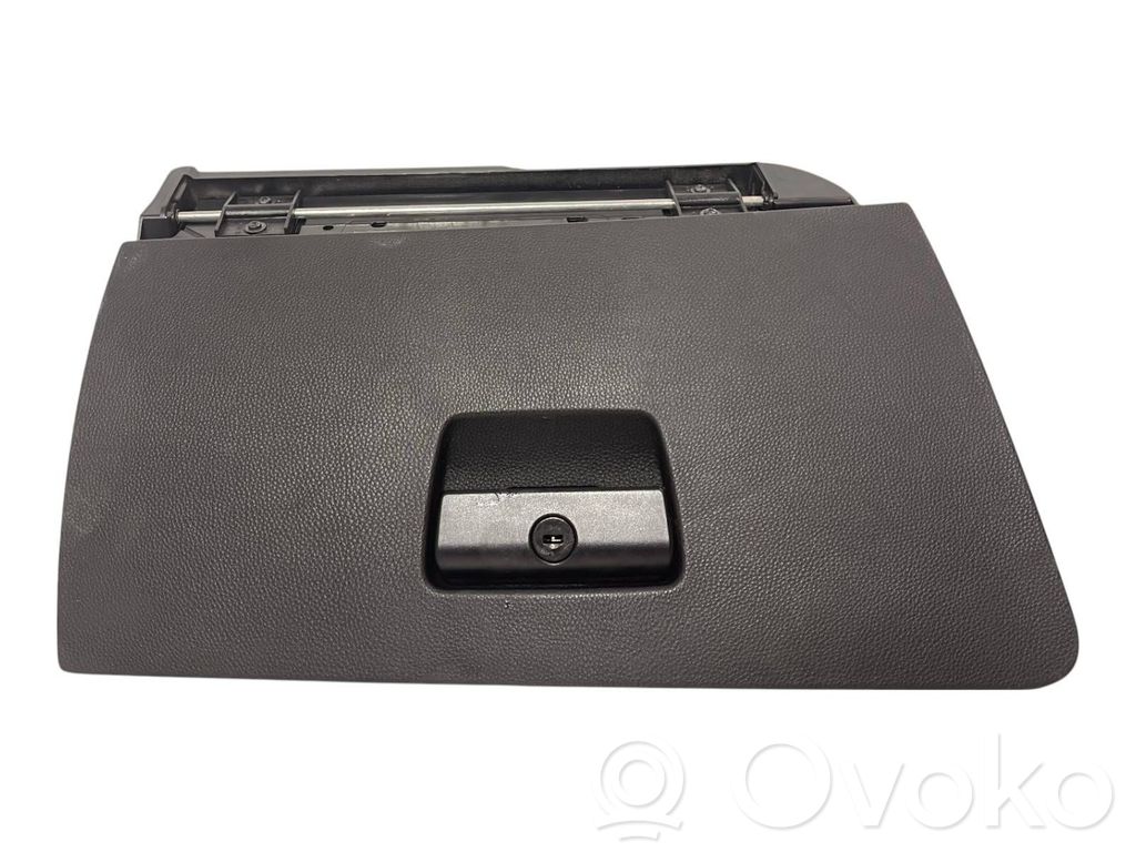 Glove box   3456789012,51167120408,7120408,51169110539,51457077827,7075477,72758411