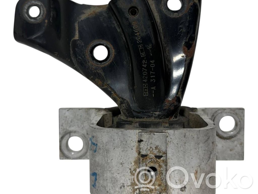 Dacia Logan I Engine mount bracket 