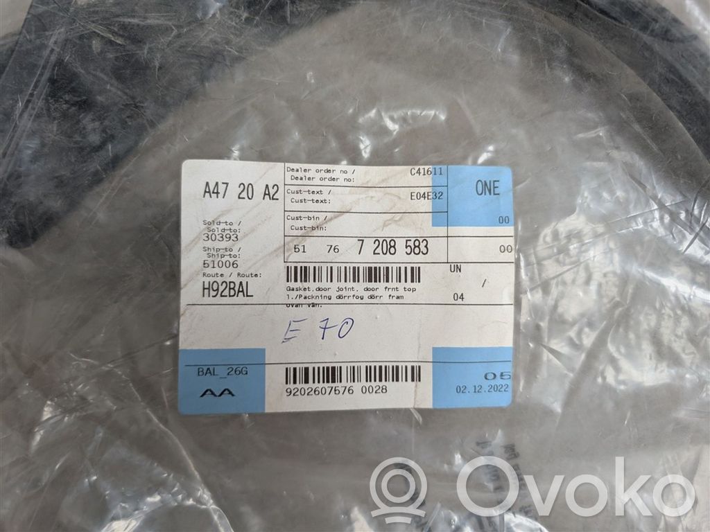 BMW X5 E70 Listwa / Uszczelka szyby drzwi przednich 