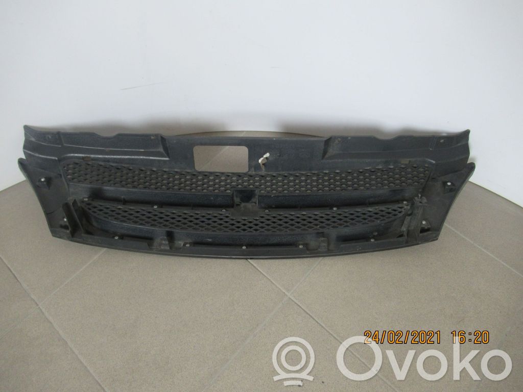 Chevrolet Lacetti Etupuskurin ylempi jäähdytinsäleikkö 