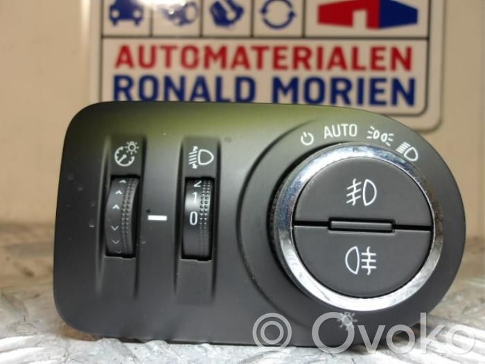Light switch   13470454,13470454