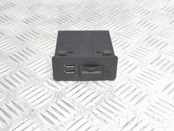 Mazda 3 III Connecteur/prise USB 