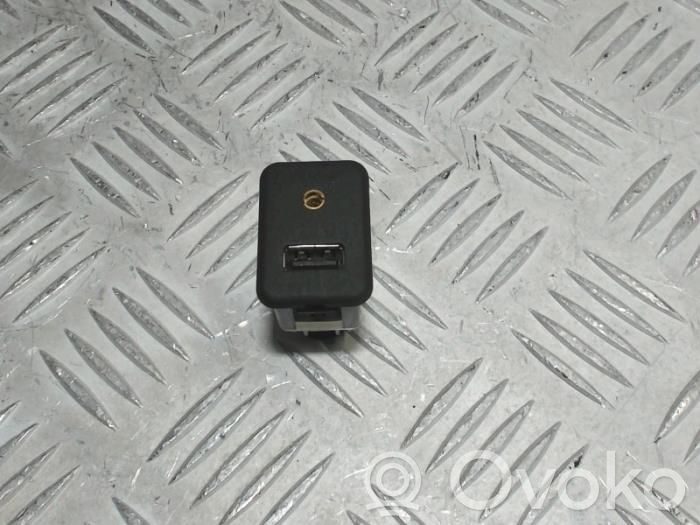 Opel Corsa E Разъем USB 