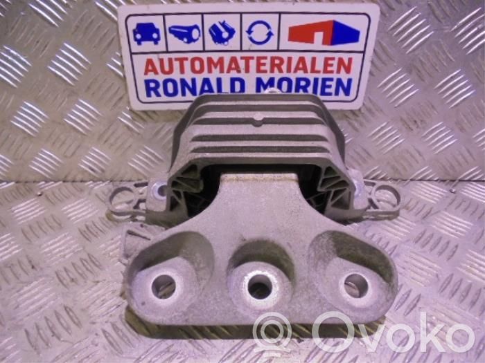 Opel Insignia B Engine mount bracket 