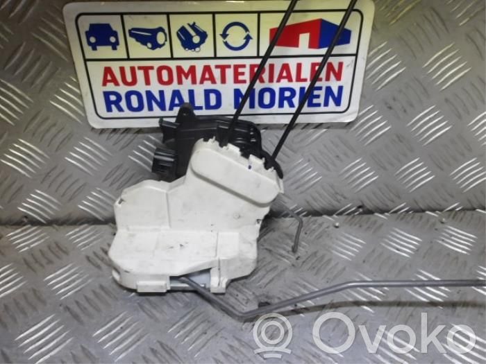 Peugeot iOn Priekšpusē slēdzene 