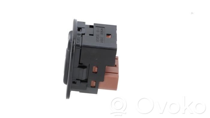 Peugeot 108 Wing mirror switch 
