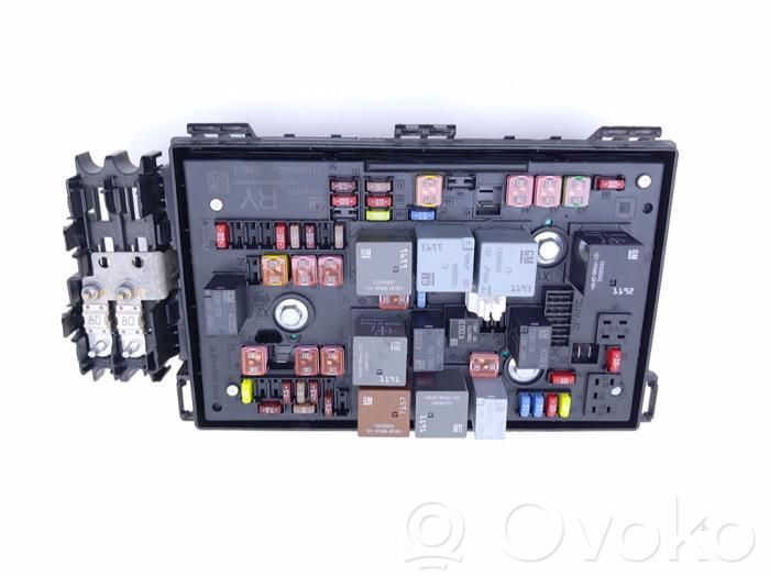 Opel Astra J Juego de caja de fusibles 