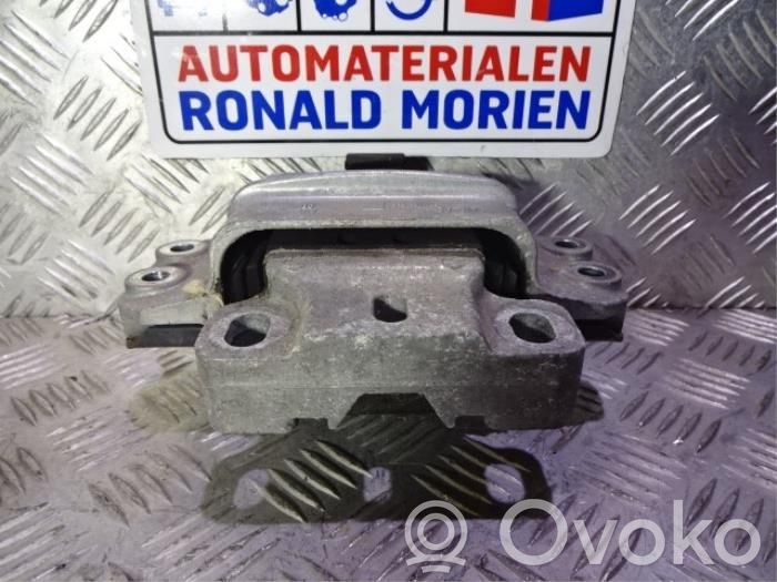 Volkswagen PASSAT B6 Gearbox mounting bracket 