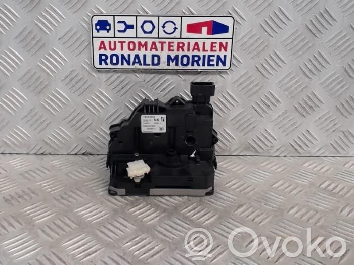 Opel Corsa E Aizmugurē slēdzene 