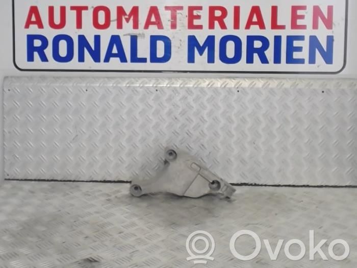 Opel Astra K Engine mount bracket 