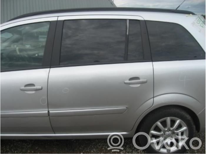 Opel Zafira B Puerta trasera 