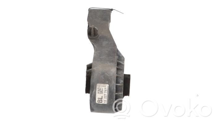 Engine mount bracket   13227767,13227767