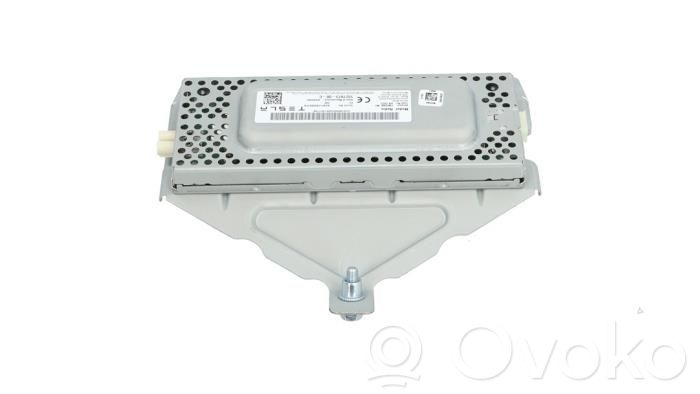 Tesla Model Y Radion antenni 