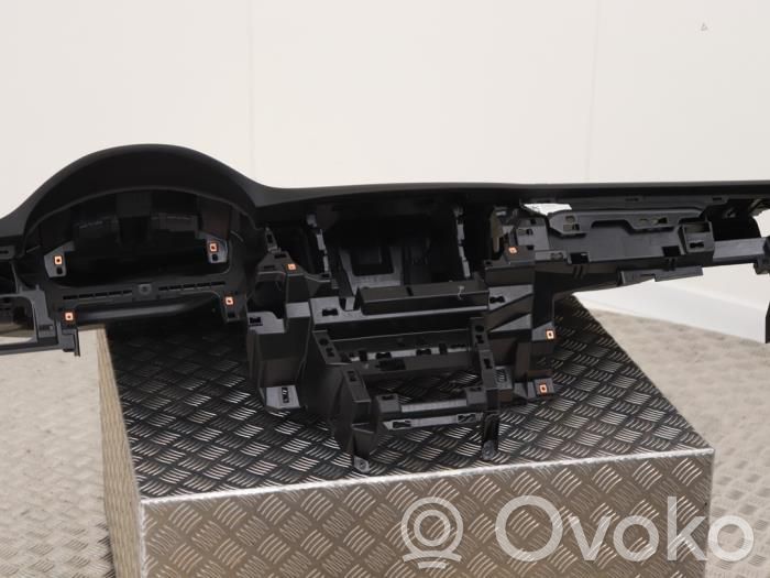 Opel Astra K Панель 