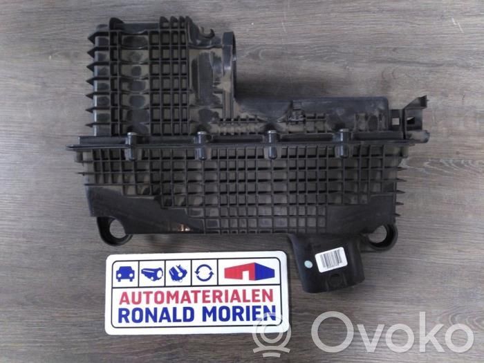 Renault Megane II Air filter box 